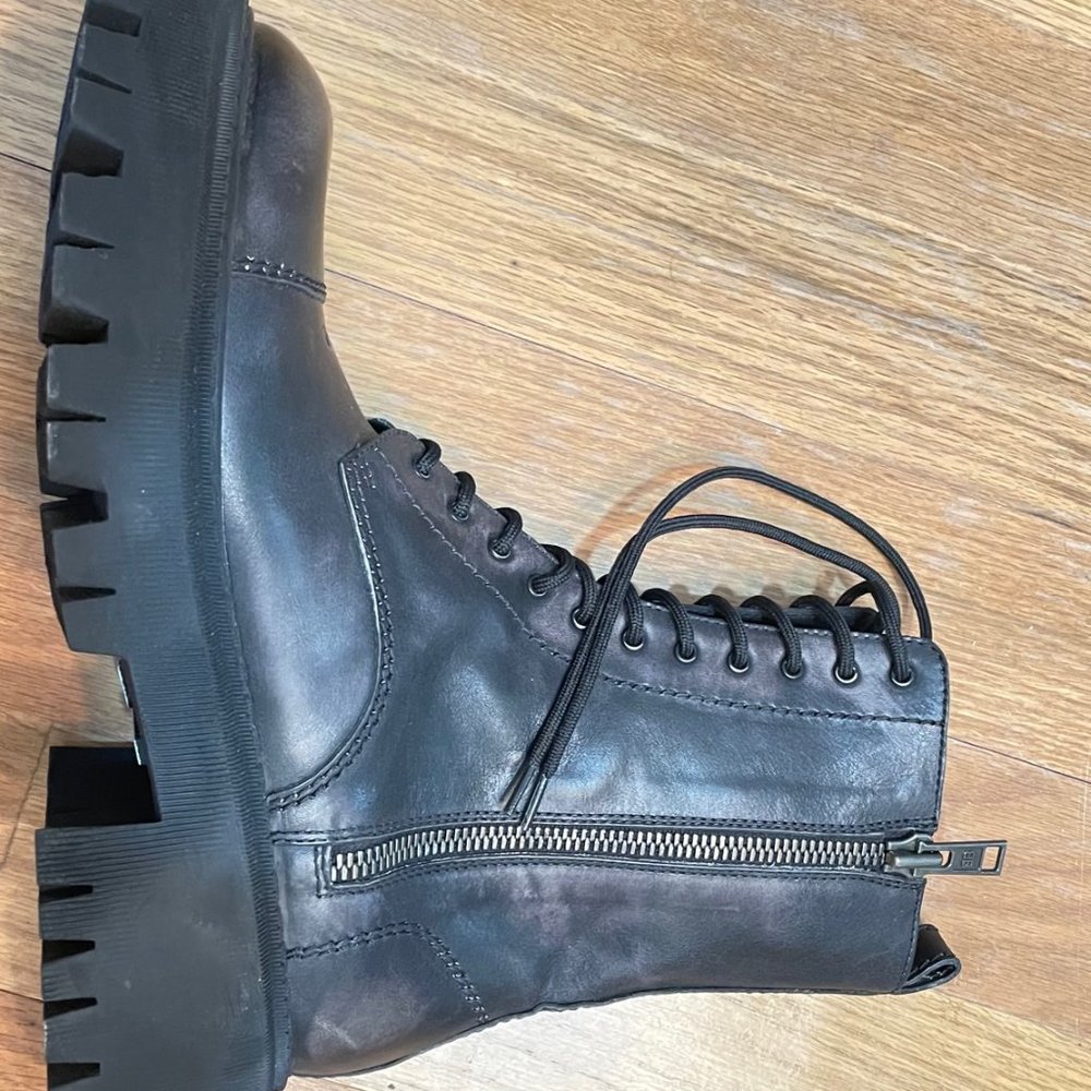 Balenciaga man combat lice up boots 9.5